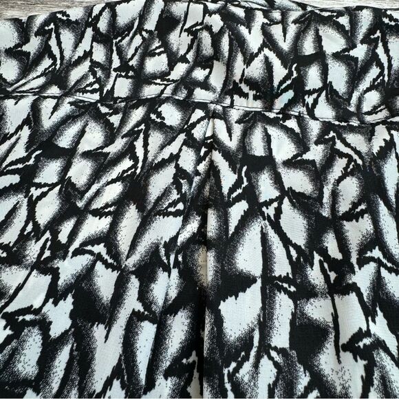 Lily White Women's Lightweight Open Cardigan Abstract White Black XL Extra Large - Picture 4 of 13